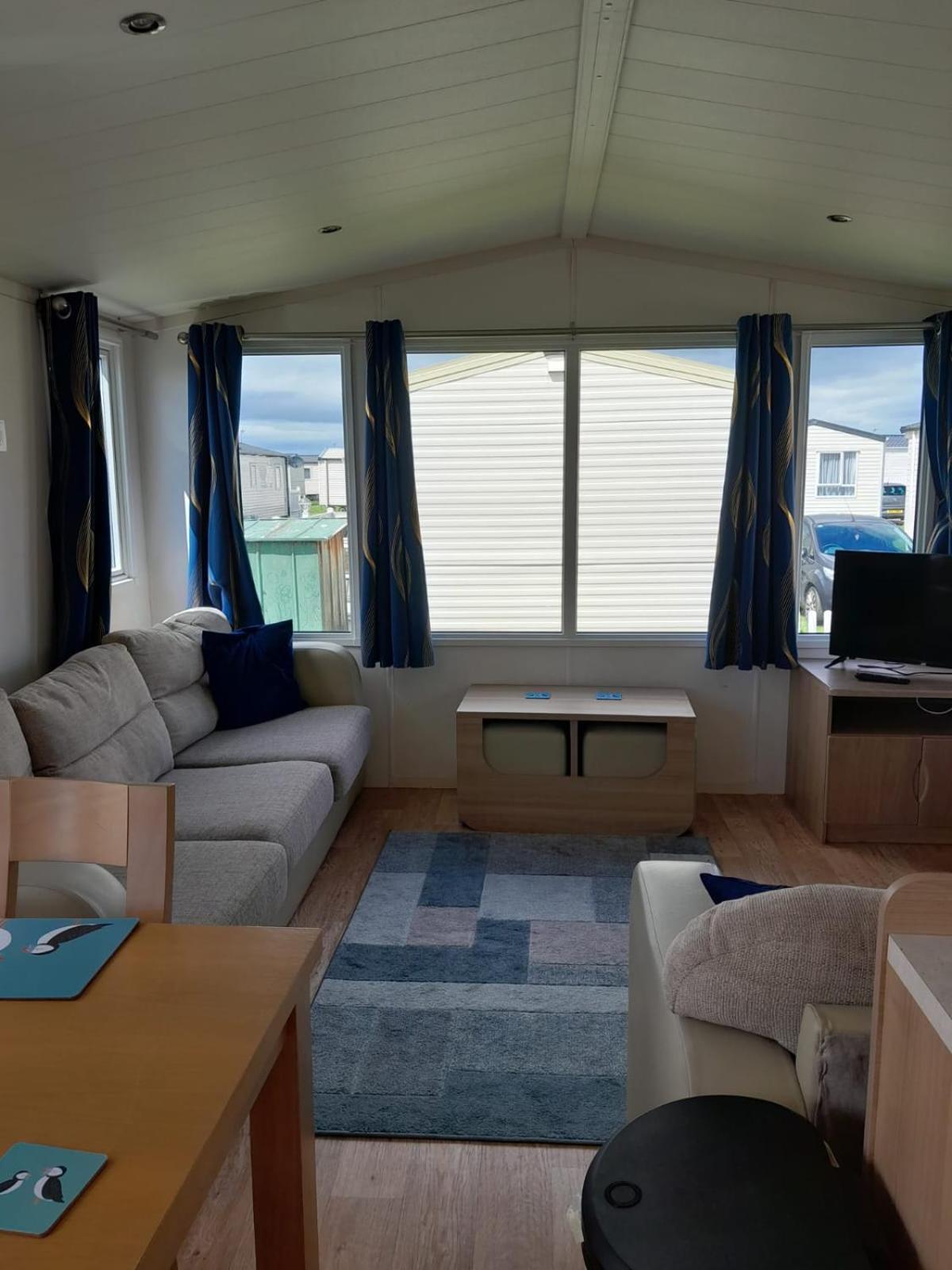 Lyons Robin Hood Caravan Rhyl Sbw 26 Exterior photo